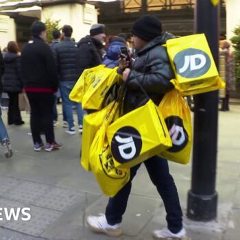 Shoppers shunning High Street, early Boxing Day figures show