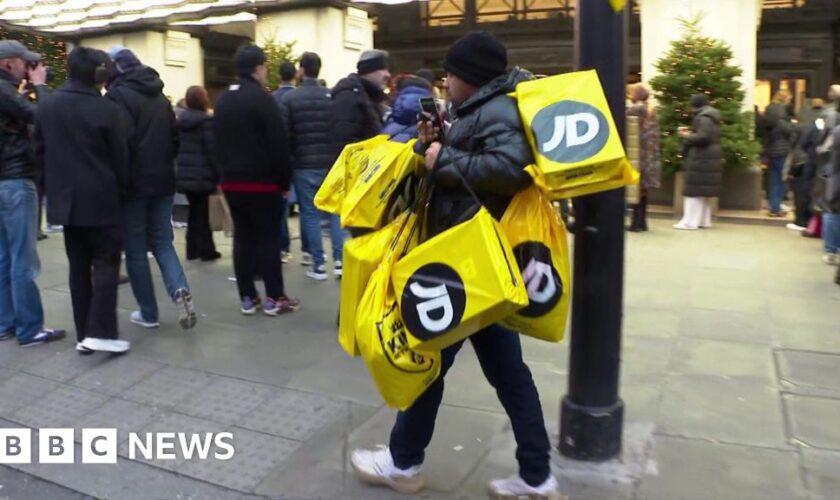 Shoppers shunning High Street, early Boxing Day figures show