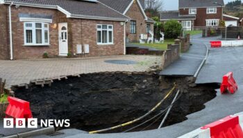 Sinkhole residents may not be home for Christmas