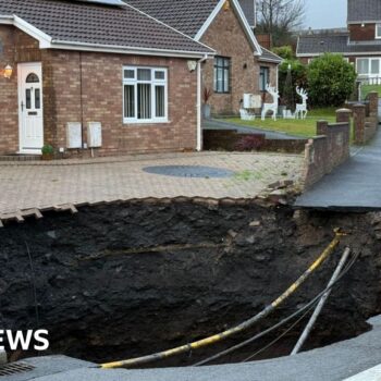 Sinkhole residents may not be home for Christmas