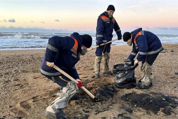 Situación "crítica" en el mar Negro y estado de emergencia en Crimea tras un vertido masivo de petróleo