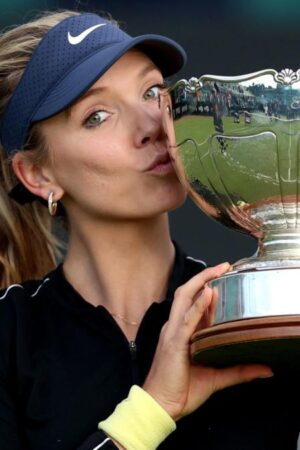 Katie Boulter kisses the Nottingham Open trophy after winning the 2024 title