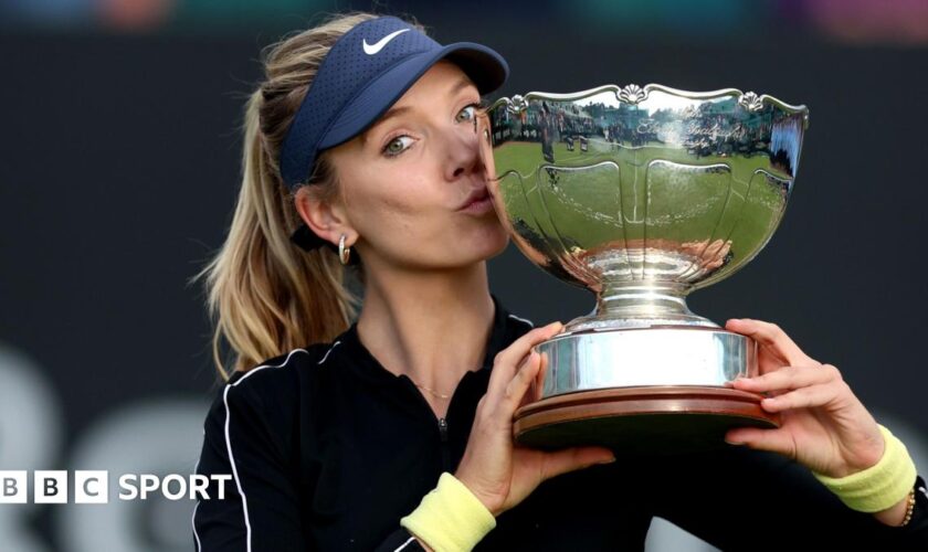 Katie Boulter kisses the Nottingham Open trophy after winning the 2024 title