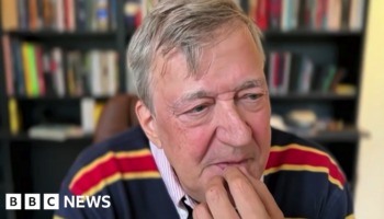 Stephen Fry treated chronic pain 'as a friend'