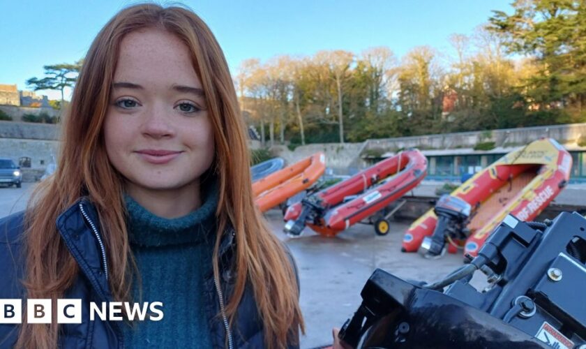 Students upset by sea deaths help rescue migrants