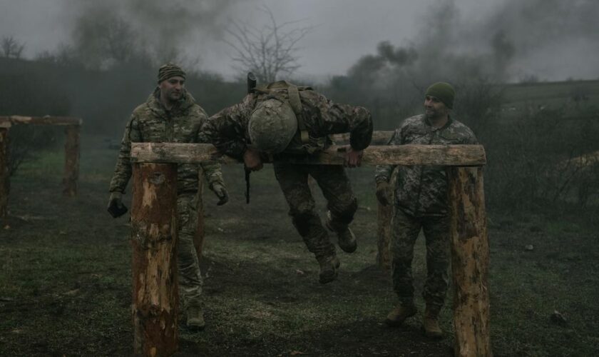 Sur le front de l’Est, l’armée ukrainienne au défi de recruter des soldats qualifiés: le récit de l’envoyé spécial du Figaro