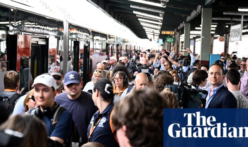 Sydney trains hit by serious delays after last-minute court ruling blocks industrial action