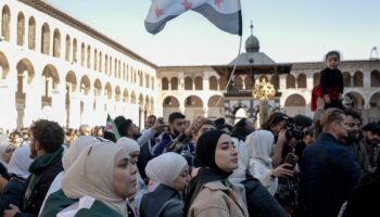 Syrie : dans la Grande Mosquée des Omeyyades, des milliers de personnes célèbrent une nouvelle ère