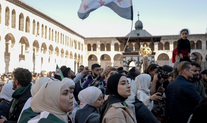 Syrie : dans la Grande Mosquée des Omeyyades, des milliers de personnes célèbrent une nouvelle ère