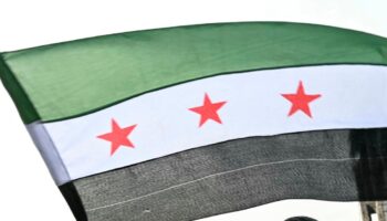 Syrie : un manifestant tué après que des milliers d’alaouites sont descendus dans la rue contre le nouveau régime