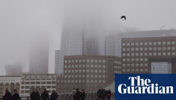 Thick fog continues to disrupt flights at UK airports