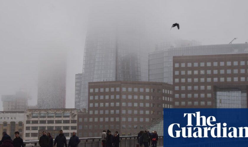 Thick fog continues to disrupt flights at UK airports