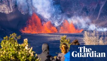 Toddler wanders within feet of 400ft cliff near rim of Kīlauea volcano