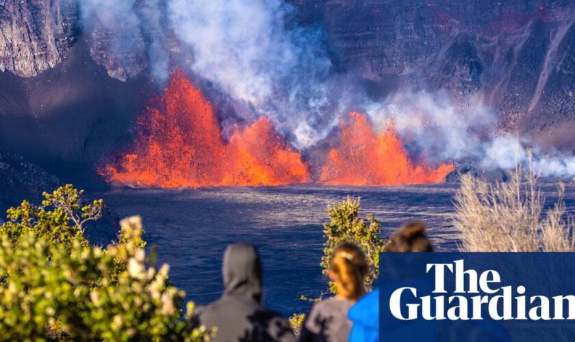 Toddler wanders within feet of 400ft cliff near rim of Kīlauea volcano