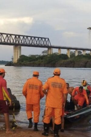 Toxic spill fears follow deadly Brazil bridge collapse