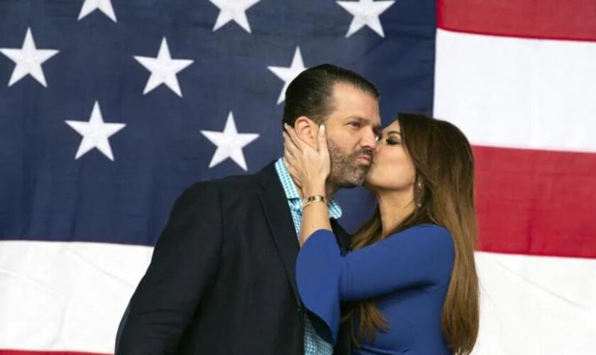 Trump consuela a la prometida de su hijo: la manda de embajadora a Grecia el día en que cazan a Donald Jr. con su nueva novia