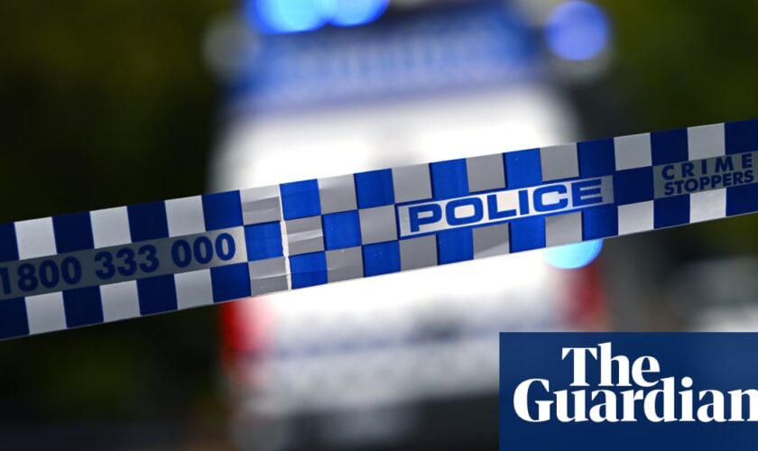 Two people dead in Mornington Peninsula shooting as police search for man who fled scene