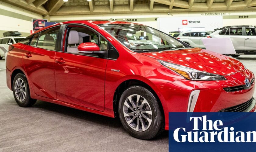 UK car industry hails plan for Prius-style hybrids to stay on sale after 2030