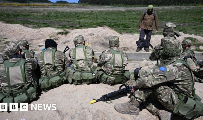 UK considers sending troops to train Ukrainians