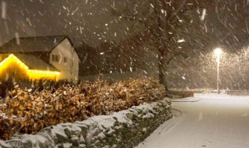 UK snow map shows the exact hour flurries ‘start to settle’ on New Year’s Eve