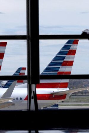 US: American Airlines flights return to air after tech issue