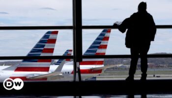 US: American Airlines flights return to air after tech issue