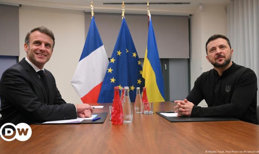 Ukraine updates: Zelenskyy, Macron discuss troops deployment