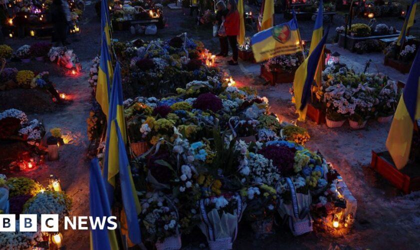 Ukrainian war dead reaches 43,000, Zelensky says in rare update