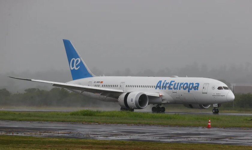 Un avión de Air Europa con destino Madrid procedente de Argentina aterriza de emergencia en Paraguay por un problema en un motor