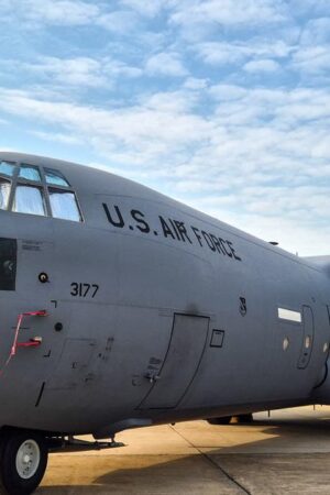 Un avion militaire américain abattu «par erreur» par «un tir ami» en mer Rouge