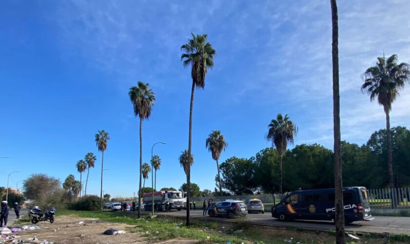 Un muerto tras la colisión de un camión y una moto en las Tres Mil Viviendas