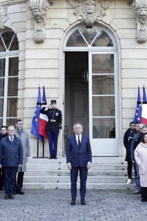 Une «communion dans le deuil» : une minute de silence pour Mayotte observée à l’Élysée, à Matignon et partout en France