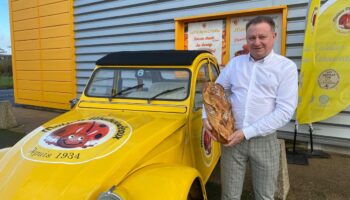 Une success-story de père en fils : le boulanger Philippe Mahoudeaux écoule 10 000 baguettes par jour