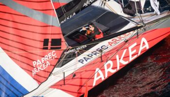 Vendée Globe : Richomme maintient son avance sur Dalin, Bestaven subit une avarie