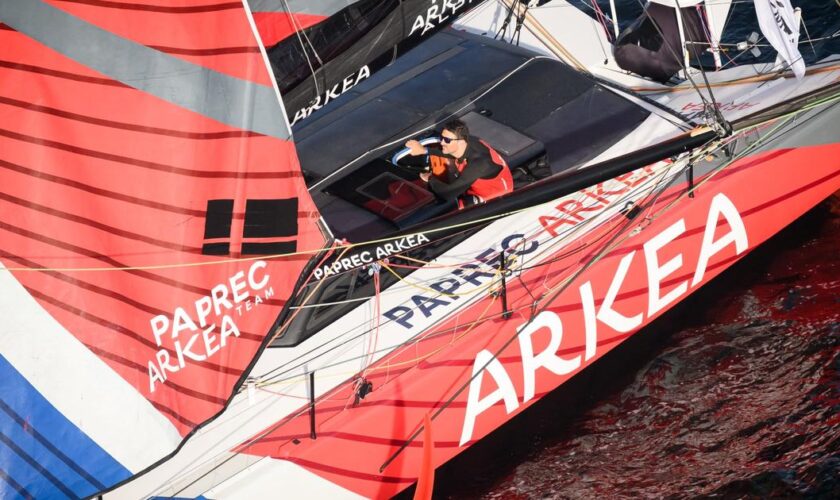 Vendée Globe : Richomme maintient son avance sur Dalin, Bestaven subit une avarie