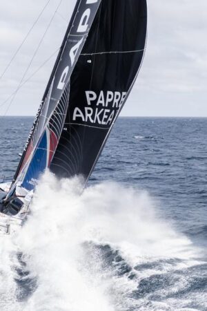 Vendée Globe : à l’approche du Cap Horn, Richomme impose un rythme d’enfer à Dalin