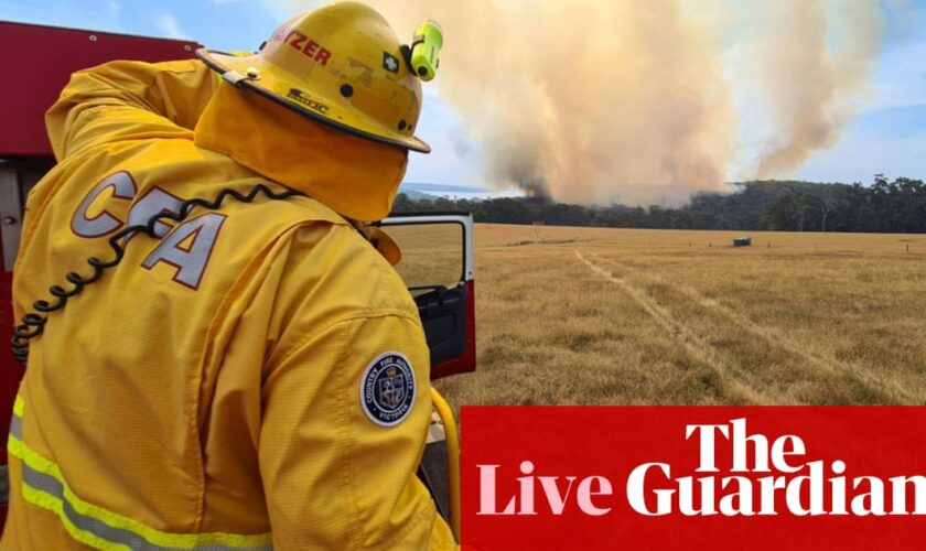 Victoria fires live updates: emergency bushfire warnings and road closures in Grampians, Vic; dangerous fire conditions in South Australia and NSW