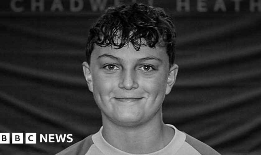 West Ham keeper, 15, dies after cancer diagnosis