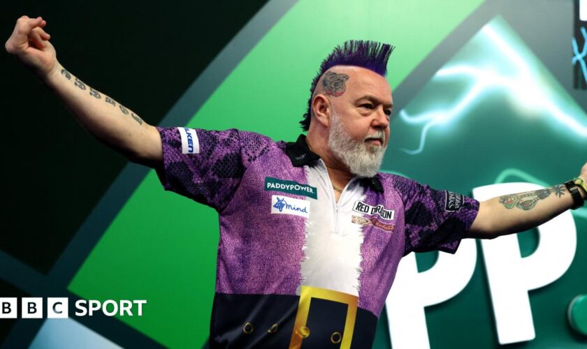 Peter Wright celebrates victory