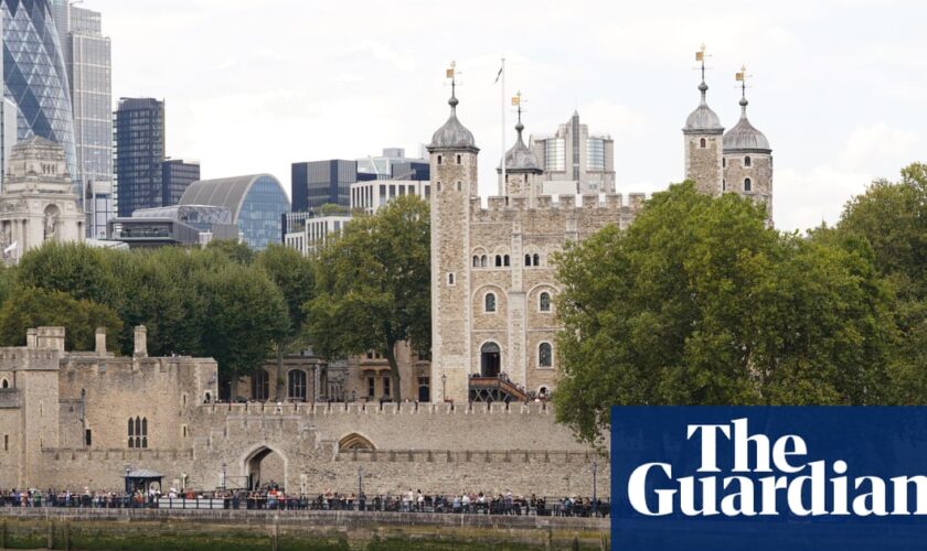 ‘Illegally smuggled’ cannon at Tower of London subject of dispute with Ireland