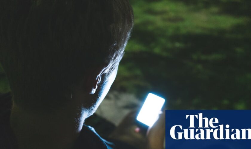 ‘Pick and mix of horror’ online pushes young people to violence, UK police chief says