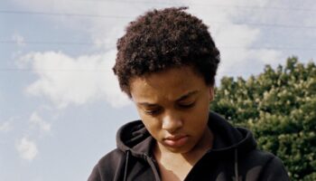 « Bird » : un film sur l’adolescence au lyrisme brut, porté par une jeune comédienne exceptionnelle