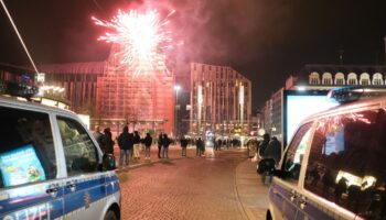 Die Polizei rückte mit einem Großaufgebot an. (Foto aktuell) Foto: Sebastian Willnow/dpa