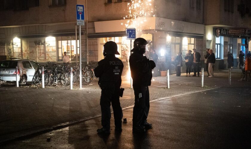 Aufgeheizte Stimmung: Angriffe auf Einsatzkräfte: So bereitet sich die Polizei auf den Silvester vor