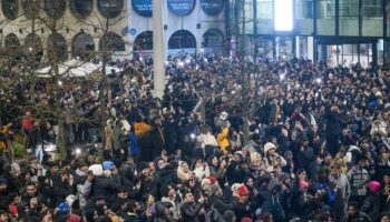 Thousands of revellers gather in Birmingham city centre for scam 'firework spectacular'