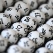 Aus den Spielerträgen fließen nach Angaben eines Lotto-Sprechers jährlich mehr als 140 Millionen Euro in gemeinnützige Aktionen.