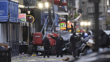 EN DIRECT - Attaque à la voiture bélier à la Nouvelle-Orléans : le suspect abattu par la police, le FBI évoque un «acte terroriste»