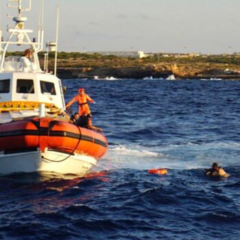 Achtjähriger überlebt Bootsunglück vor Lampedusa – und kontaktiert Vater in Deutschland