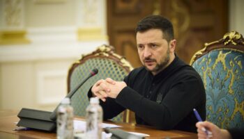 Ukraine : Zelensky veut se battre aussi à la « table des négociations »