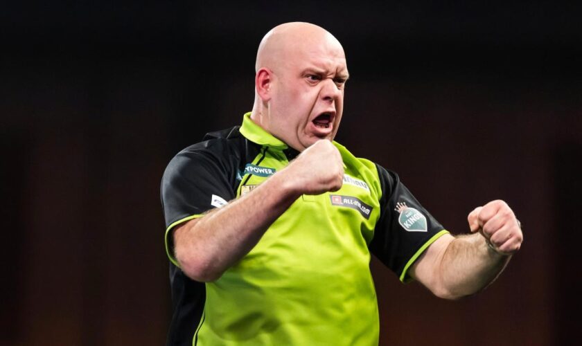 Van Gerwen lässt die Muskeln spielen, Dobey kontert Prices Tanzeinlage